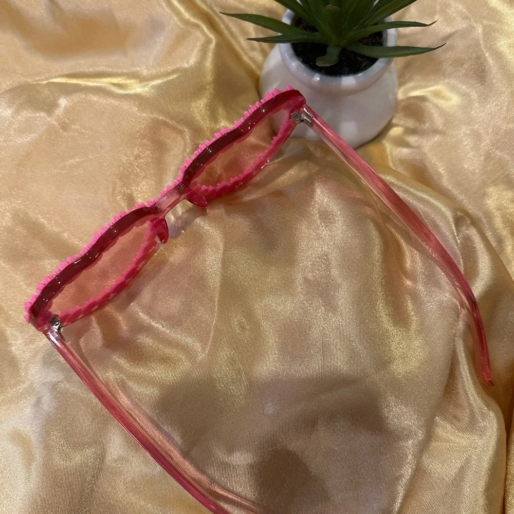 🌹Large Daisy Flowers Pink Hearts Sunglasses